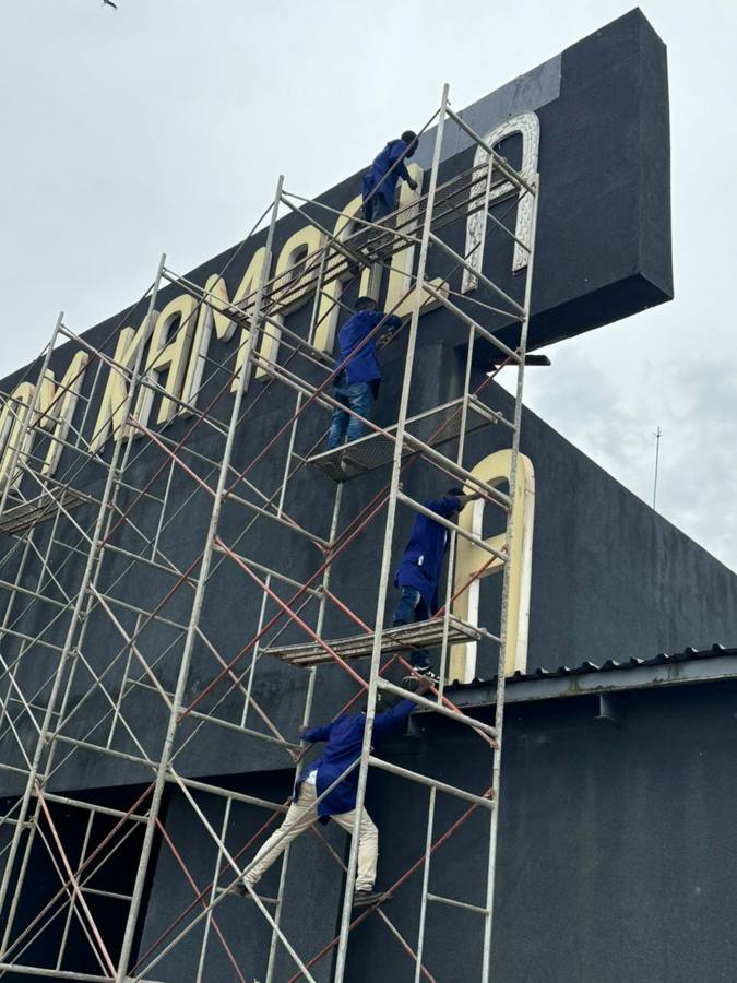 Kingdom Kampala — scaffold installation
